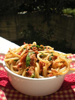 Spaghetti alla chitarra con pesto di Pomodori Secchi e Tonno