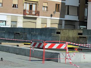 La fontana della piazza riprende i pezzi