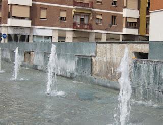 La fontana della piazza riprende i pezzi