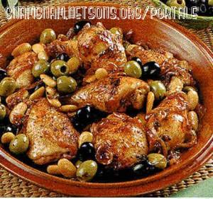 Pollo con mandorle e olive