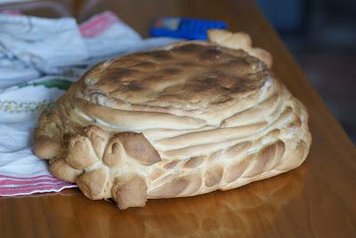 Un cestino per il pane fatto di pane