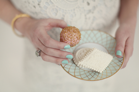 Mint, pink & gold dessert table