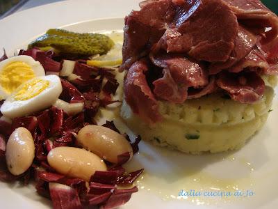 Carne salada e mashed potatoes con citronette.