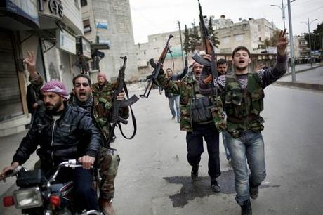 Siria: mille morti nell’ultima settimana. I ribelli deporranno le armi martedì, come previsto dal piano di pace. Damasco vuole “garanzie scritte”. E continua a uccidere