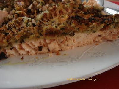 Salmone fresco con panure aromatica