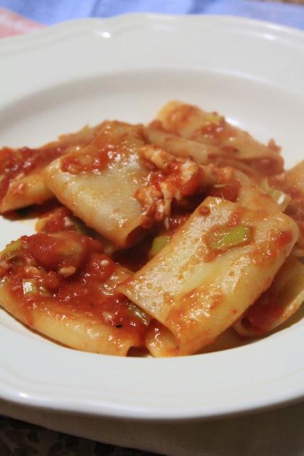 Paccheri con scampi e pomodorini