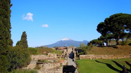 Incredibile, Pasquetta con il Vesuvio innevato...