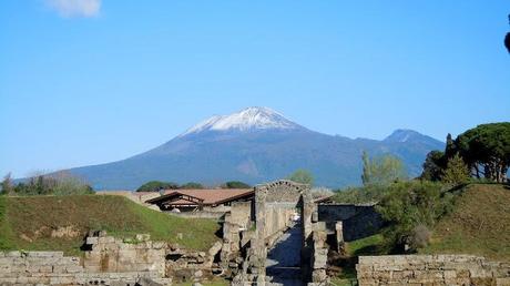 Incredibile, Pasquetta con il Vesuvio innevato...