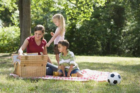 E’ stata una Pasqua risparmiosa. E per il pic nic di Pasquetta si riutilizzano gli avanzi del pranzo di ieri