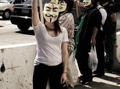 Anonymous attacca case discografice