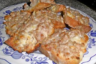 CROSTONI TOSCANI SALSICCIA E STRACCHINO