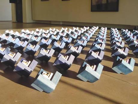 GEOMETRIE E PATTERNS TRIDIMENSIONALI NELLE INSTALLAZIONI DI JOHN POWERS