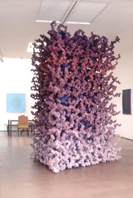 GEOMETRIE E PATTERNS TRIDIMENSIONALI NELLE INSTALLAZIONI DI JOHN POWERS