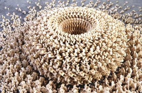 GEOMETRIE E PATTERNS TRIDIMENSIONALI NELLE INSTALLAZIONI DI JOHN POWERS