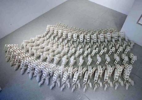 GEOMETRIE E PATTERNS TRIDIMENSIONALI NELLE INSTALLAZIONI DI JOHN POWERS