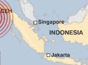 Viiolentissima scossa terremoto Aceh, largo dell'isola Sumatra. Allarme tsunami