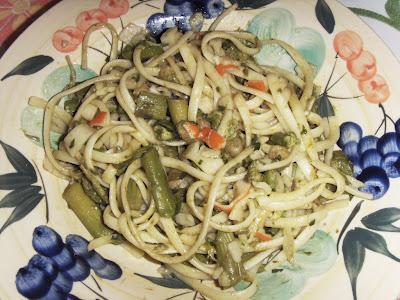 LINGUINE AGLI ASPARAGI, GAMBERETTI E SURIMI