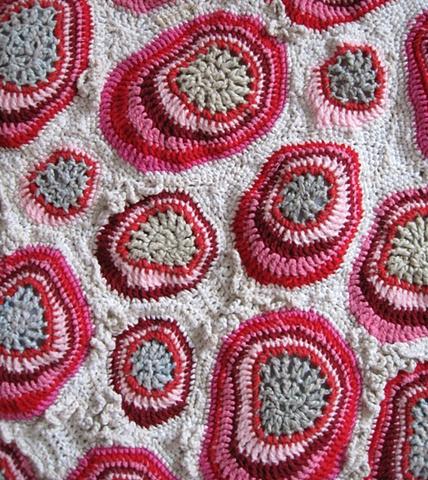 Arte Knit: Emily Barletta e l’ordine applicato al caos di idee e materiali