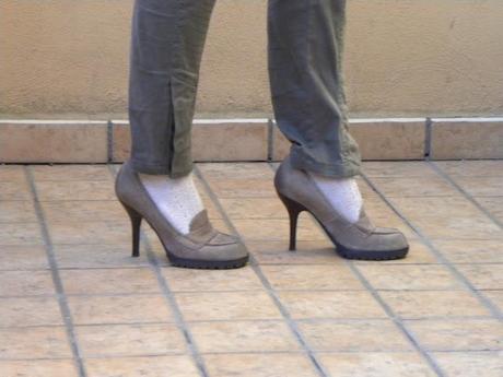 pantaloni cargo and heels