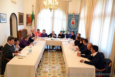 POSITANO: Consiglio Comunale del 12 / 04 / 2012E' iniziat...
