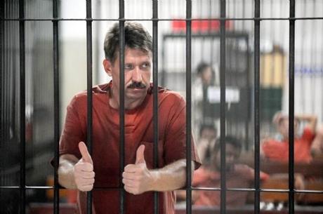 RUSSIA: Il Cremlino contesta la condanna di Viktor Bout, il trafficante di morte. Storia di un mito criminale