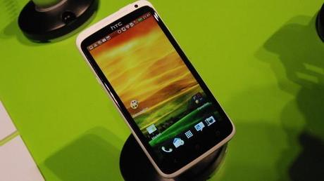 Ad Ogni HTC ONE la sua, S sul di dietro e X l’ha davanti, e HTC ONE V?