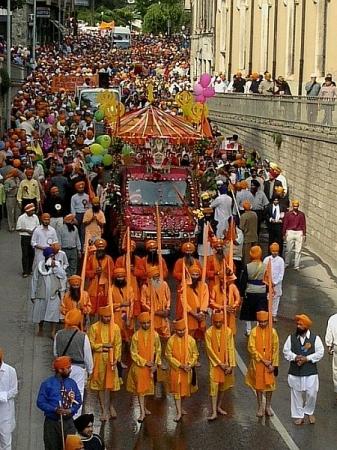 Domenica 15 aprile : corteo dei Sikh