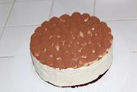 Torta con mousse di ricotta al cioccolato bianco e croccante