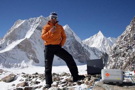 Alpinismo, nuova sfida per Simone Moro, la traversata Everest-Lhotse, con tecnologia satellitare Intermatica