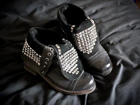 Black & white [Studded post(2)]