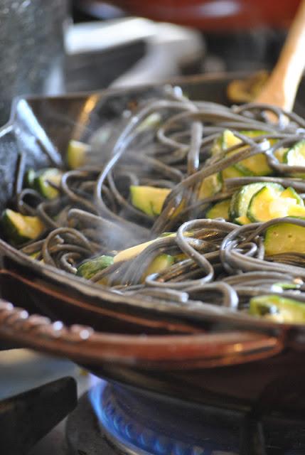 Linguine al nero con zucchine, robiolino e bottarga di muggine