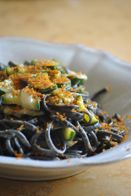 Linguine al nero con zucchine, robiolino e bottarga di muggine