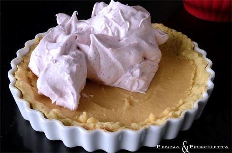 Torta  meringata alla frangipane e alle fragoline di bosco - Meringue pie with frangipane cream and wild strawberry