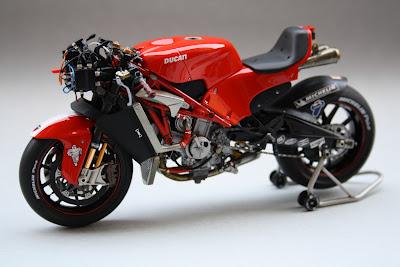 Ducati D16 L.Capirossi GP4 2004 by Gennaro Zappa (Tamiya)