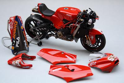 Ducati D16 L.Capirossi GP4 2004 by Gennaro Zappa (Tamiya)