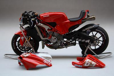 Ducati D16 L.Capirossi GP4 2004 by Gennaro Zappa (Tamiya)