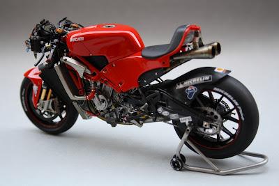 Ducati D16 L.Capirossi GP4 2004 by Gennaro Zappa (Tamiya)