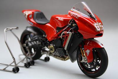 Ducati D16 L.Capirossi GP4 2004 by Gennaro Zappa (Tamiya)