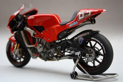 Ducati D16 L.Capirossi GP4 2004 by Gennaro Zappa (Tamiya)