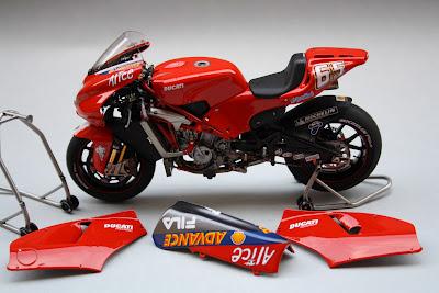 Ducati D16 L.Capirossi GP4 2004 by Gennaro Zappa (Tamiya)