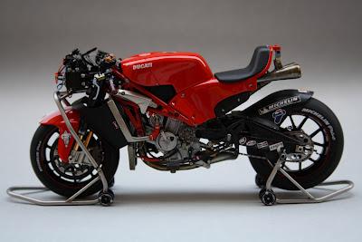 Ducati D16 L.Capirossi GP4 2004 by Gennaro Zappa (Tamiya)