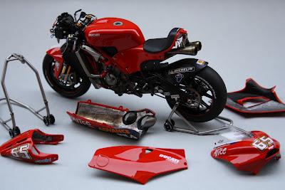 Ducati D16 L.Capirossi GP4 2004 by Gennaro Zappa (Tamiya)