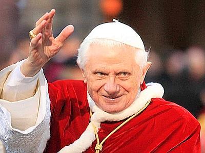 Benedetto XVI compie 85 anni