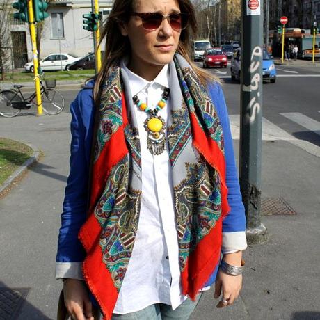 NORMAL PEOPLE WITH A SAME IDEA:THE FOULARD...