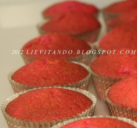 Cupcake alla fragola con frosting al philadelphia