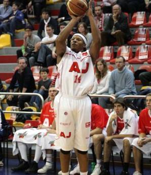 Basket, Finale: EA7 Emporio Armani-Bennet Cantù 72-64