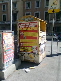 Il valzer dei manifesti abusivi