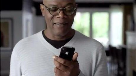 iPhone 4S e Siri: spot con Samuel L. Jackson e Zooey Deschanel