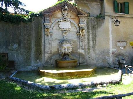 giornata trekking urbano spoleto fontana mascherone