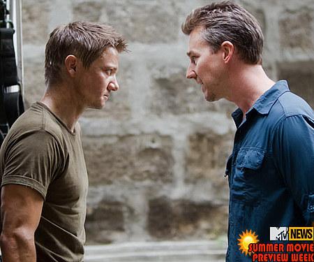 Faccia a Faccia tra Edward Norton e Jeremy Renner nella nuova immagine di The Bourne Legacy